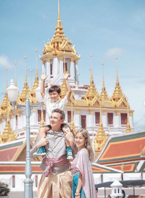 一家大小也适合拍泰服照，Sense of Thai 亦提供适合儿童尺码。  图源：instagram@aofaum & @sense of thai 